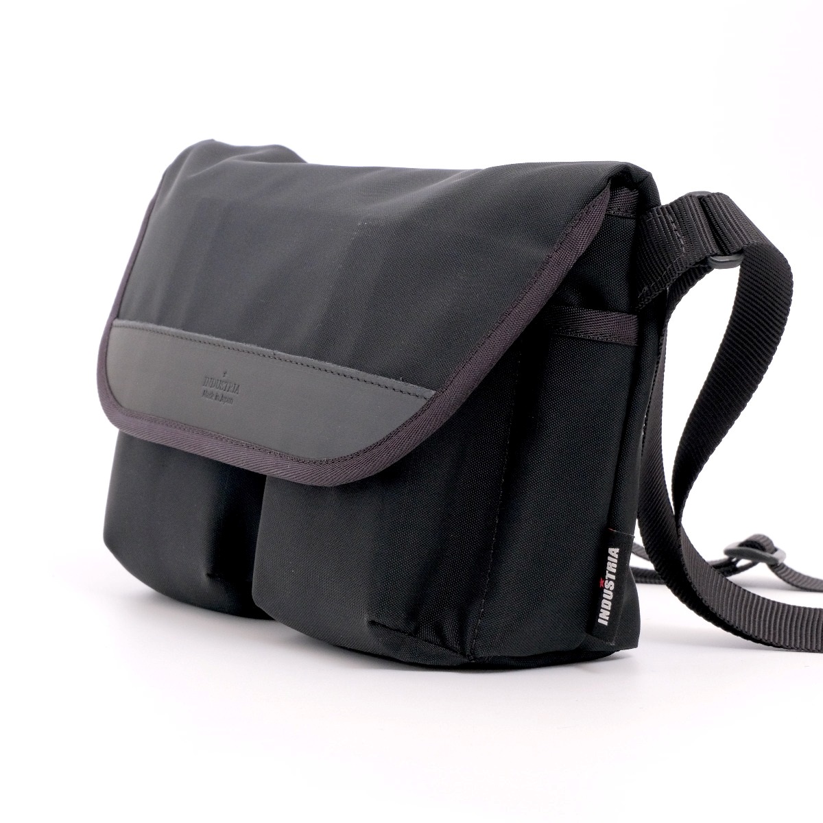 INDUSTRIA  GRスナップショルダーバッグS　IND-CS2b