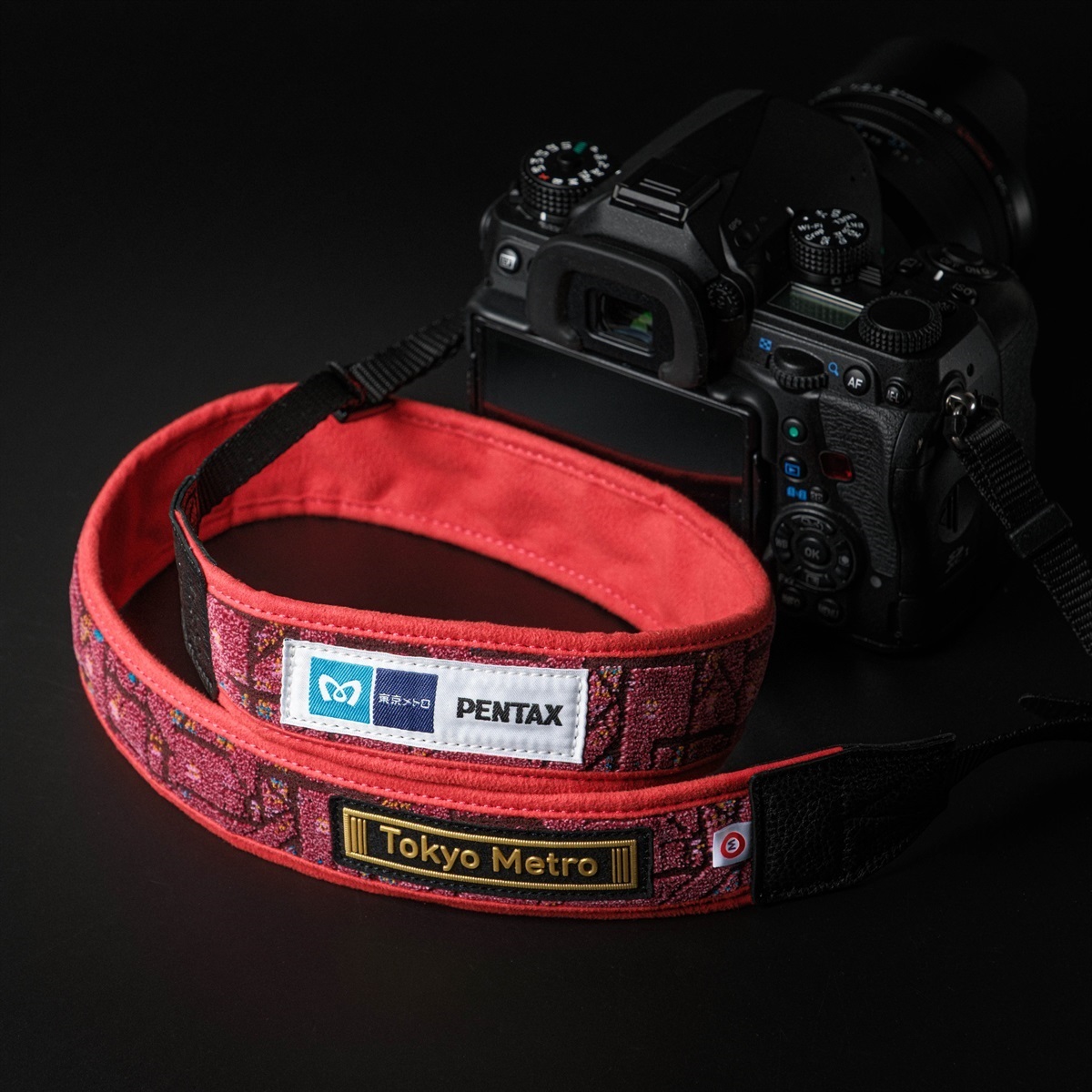 東京メトロ×PENTAX カメラストラップ 丸ノ内線 02系（普通席（赤））